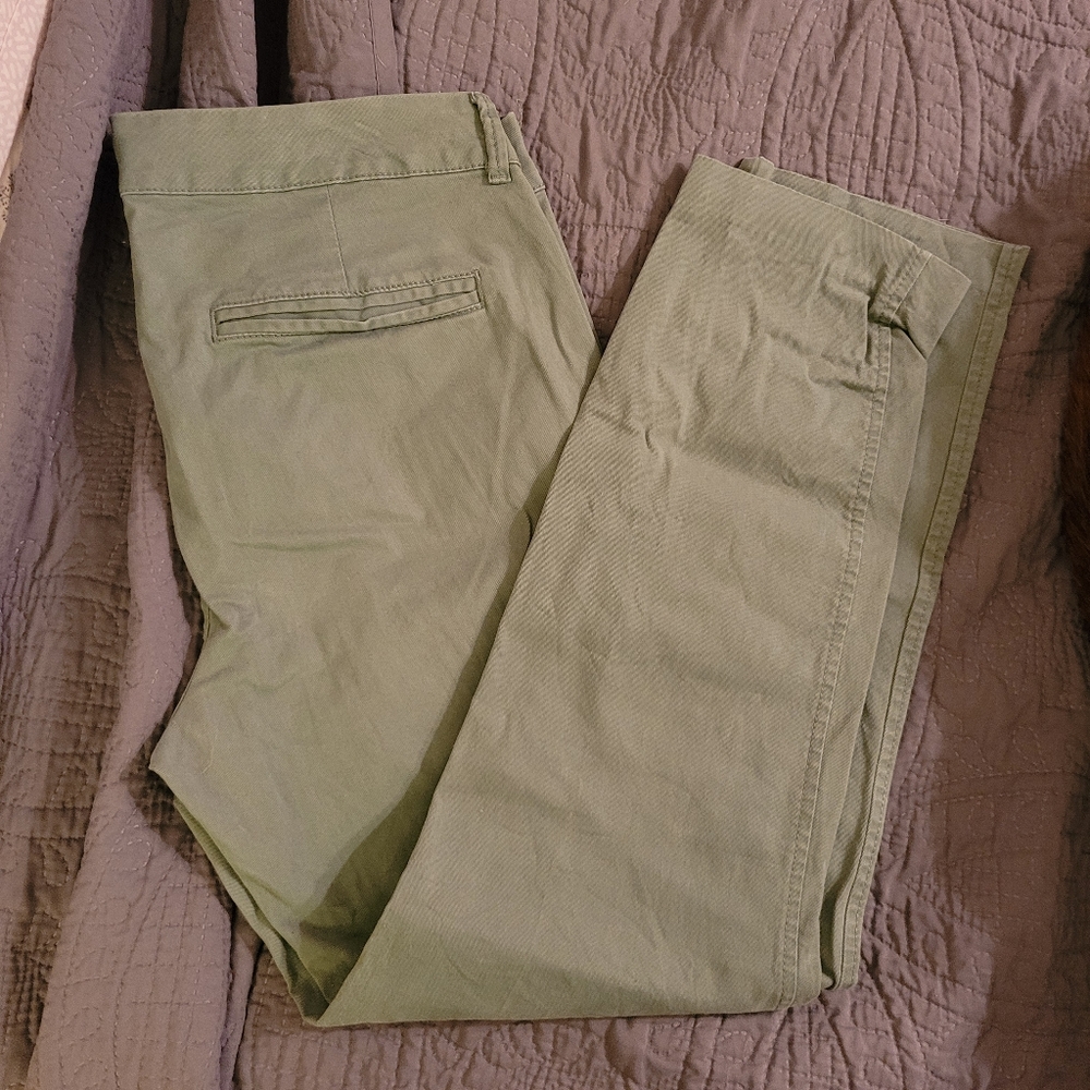 Old Navy Pixie Pants - Size 8 Regular
